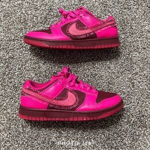 Women's valentines dunk lows